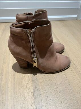 Aldo Dusty Taupe Leather Ankle Boot with Gold Side Zip